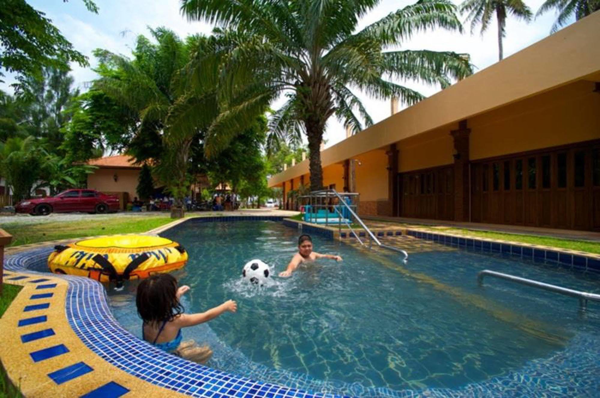 Boom Boom Beach Resort Laem Sing Chanthaburi Exterior foto